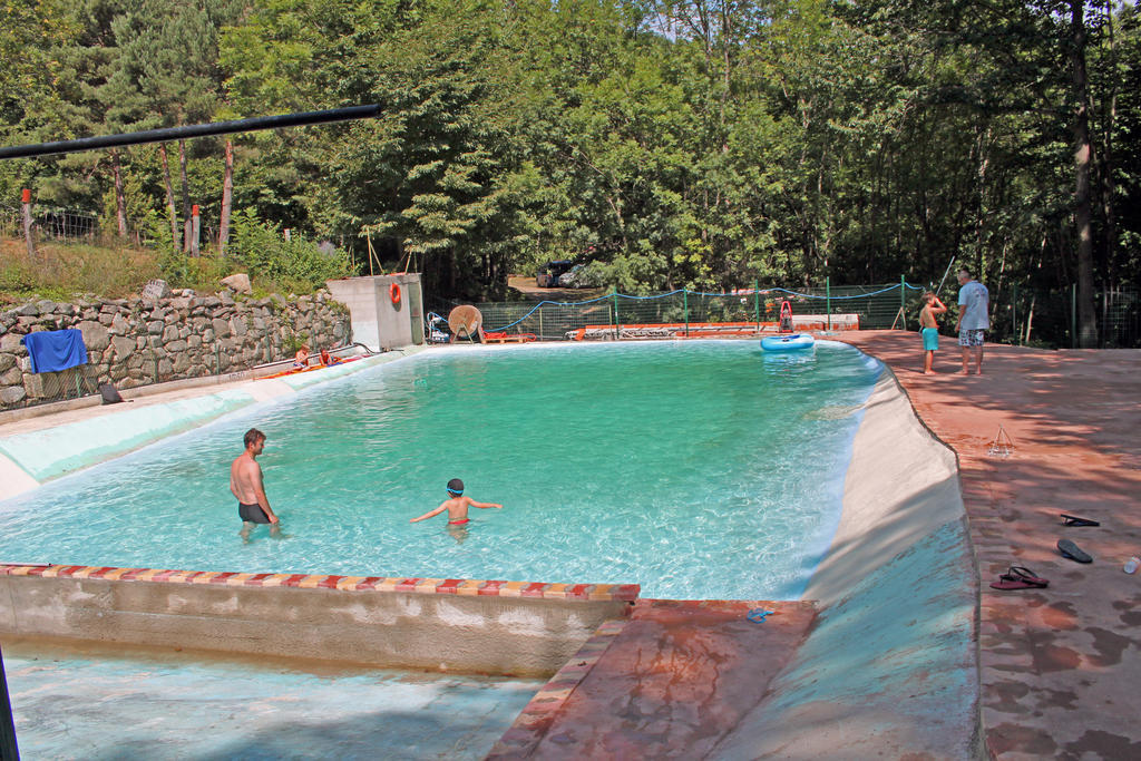 Camping Le P'Tit Bonheur Escaro 외부 사진